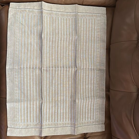 Linen Italian Hand Towel
Hemstitched Edges 
Purolino 18x24 Hand Towel - Picture 8 of 10